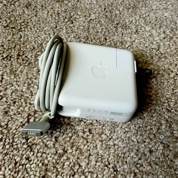Apple MacBook Magsafe 2 Power Adapter & Charger - Picture 2 of 3